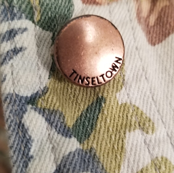 Tinseltown Women's Cropped Floral Denim Jacket with Frayed Hem - Picture 5 of 8